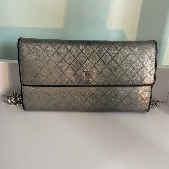 CHANEL Bicolore Leather Long Trifold Wallet Purse - Picture 2 of 10